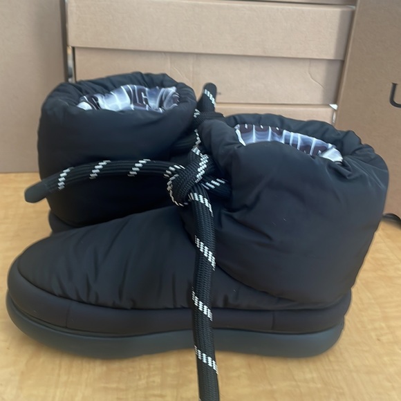 Ugg Women’s Classic Maxi Short Boot - Picture 2 of 7